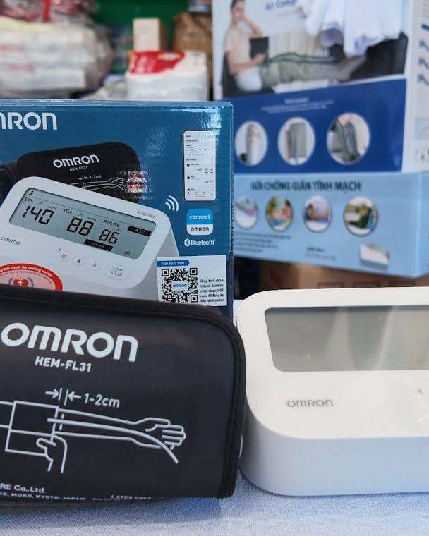 Máy đo huyết áp bắp tay Omron 7194T1